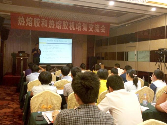 latest company news about The technical meeting of hot melt adhesive applied to hygienic products held by Jaour  2